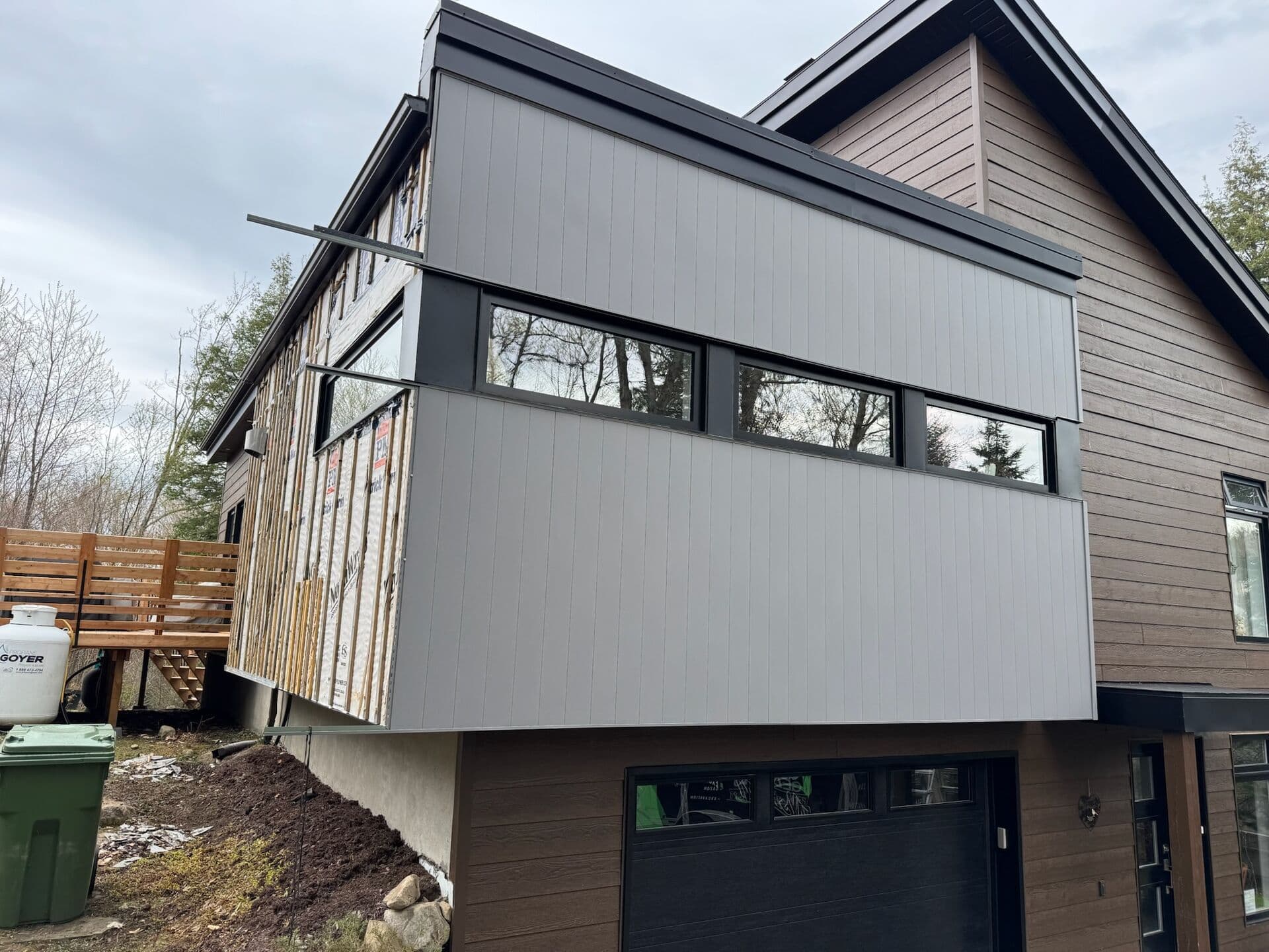 Revêtement extérieur — avant